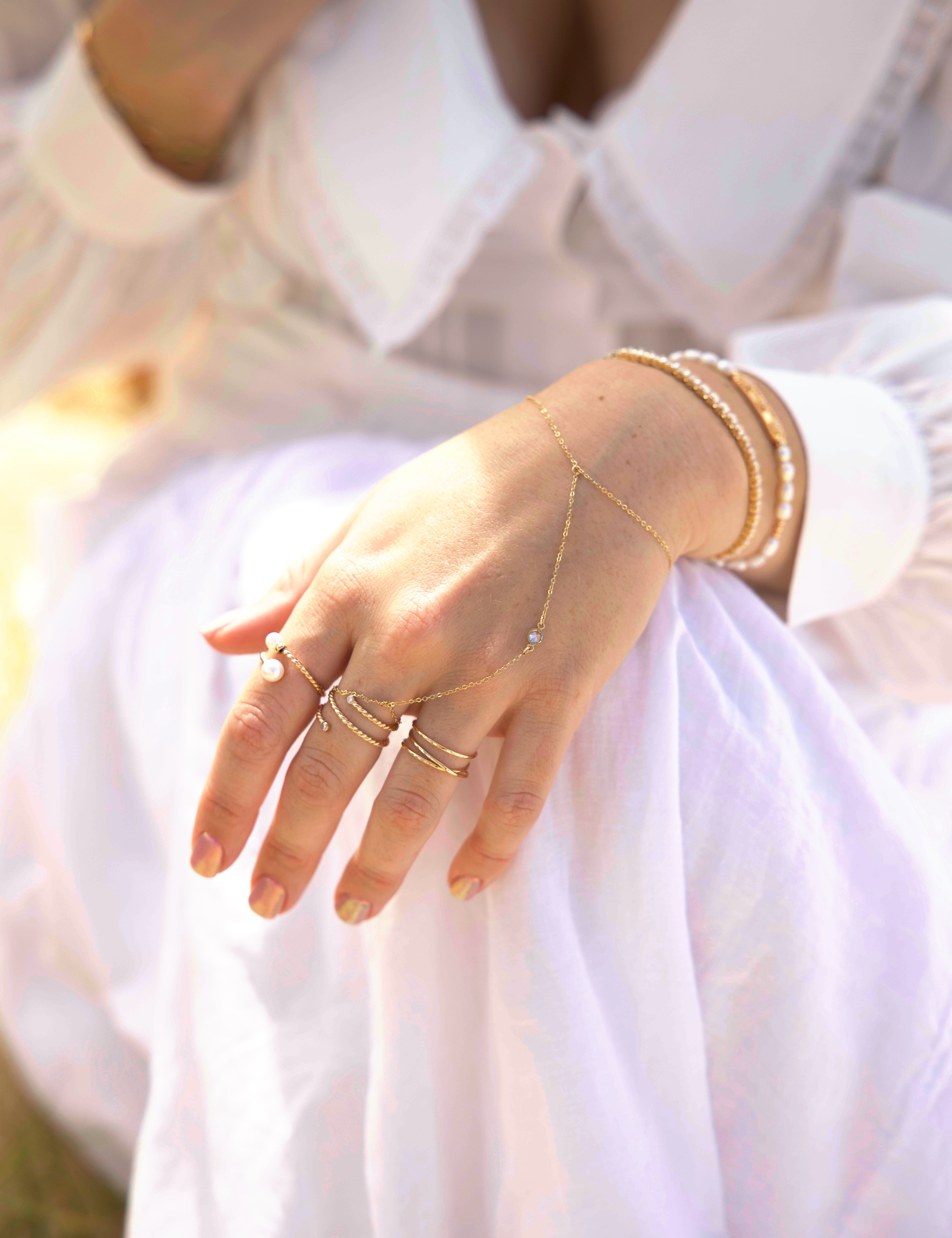 Solitaire Hand Chain