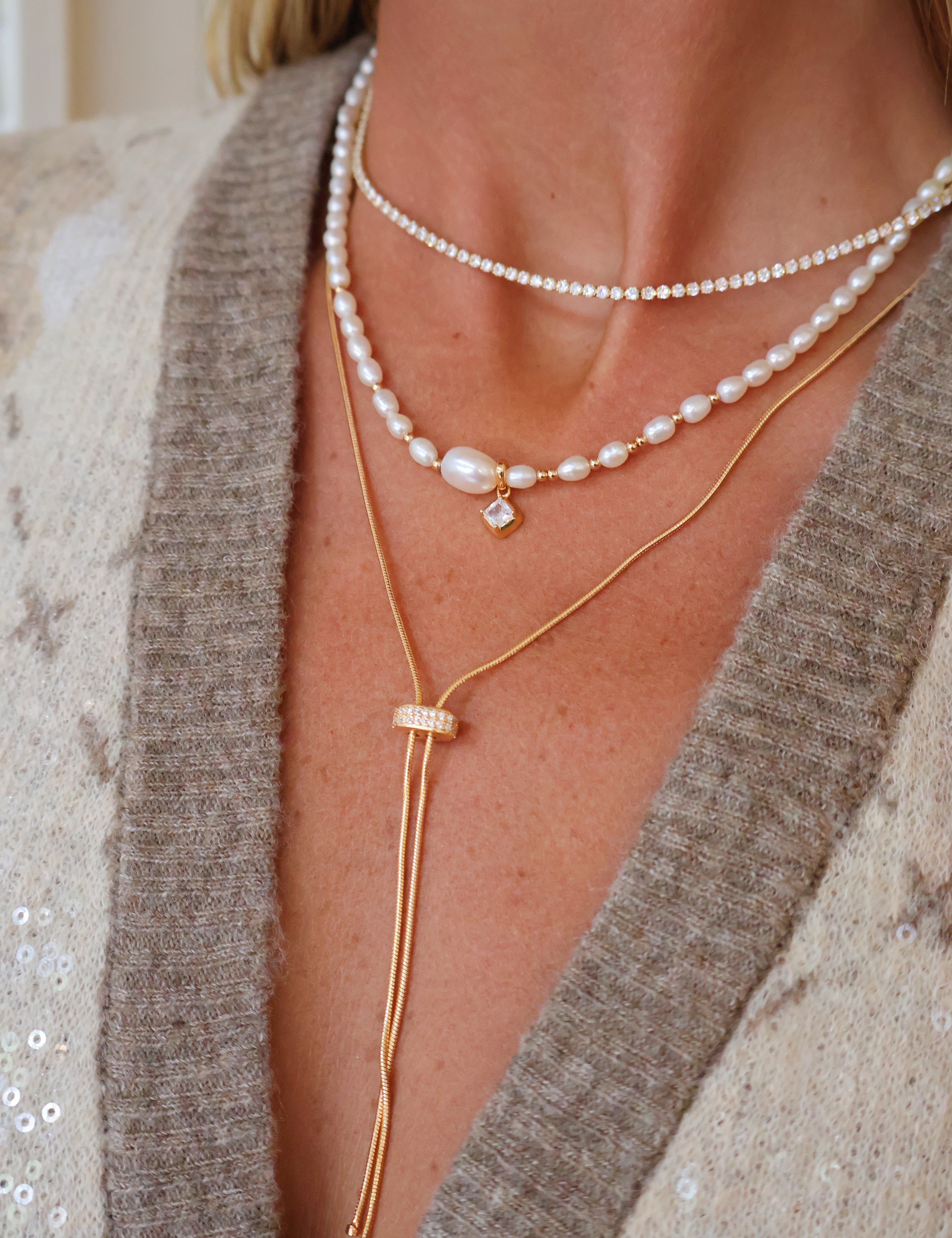 Chic Shimmer Pearl Necklace
