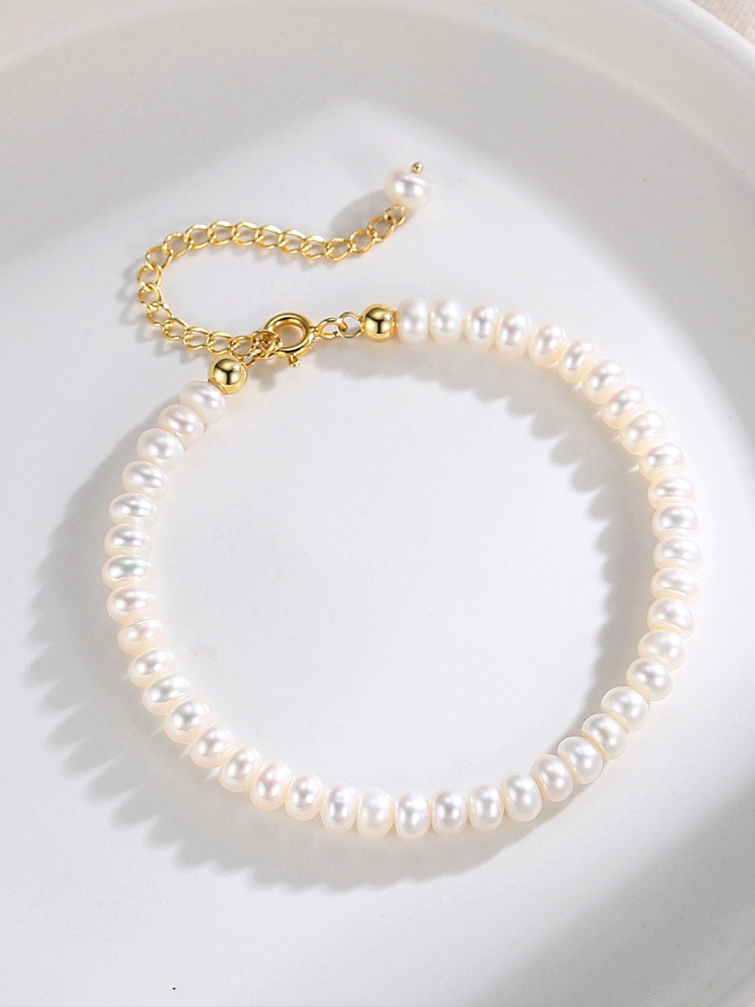 Daybreak Pearl Bracelet Apelila