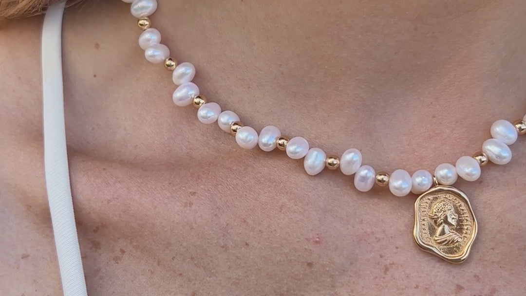 18k gold and freshwater pearl necklace short video