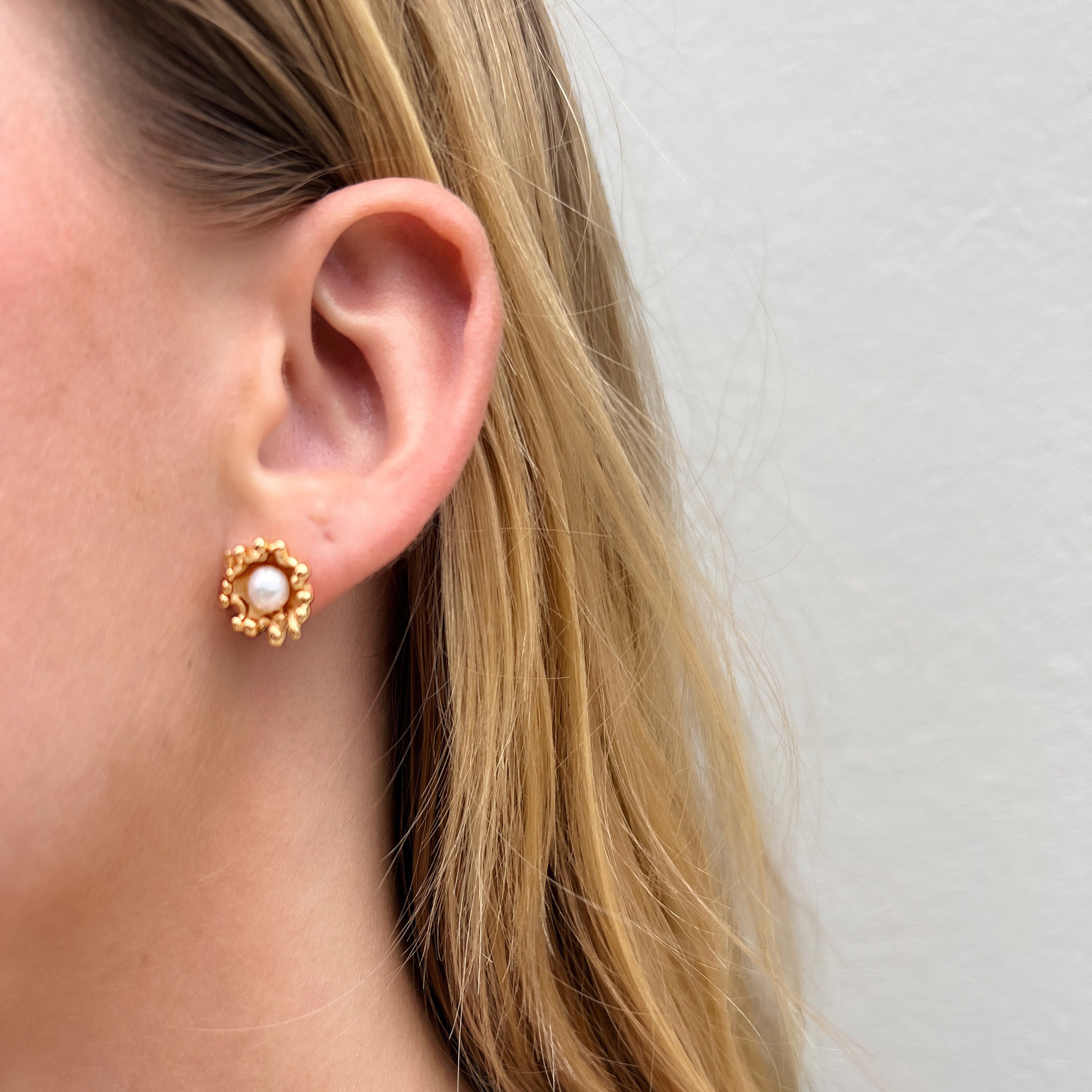 18k gold freshwater pearl earring
