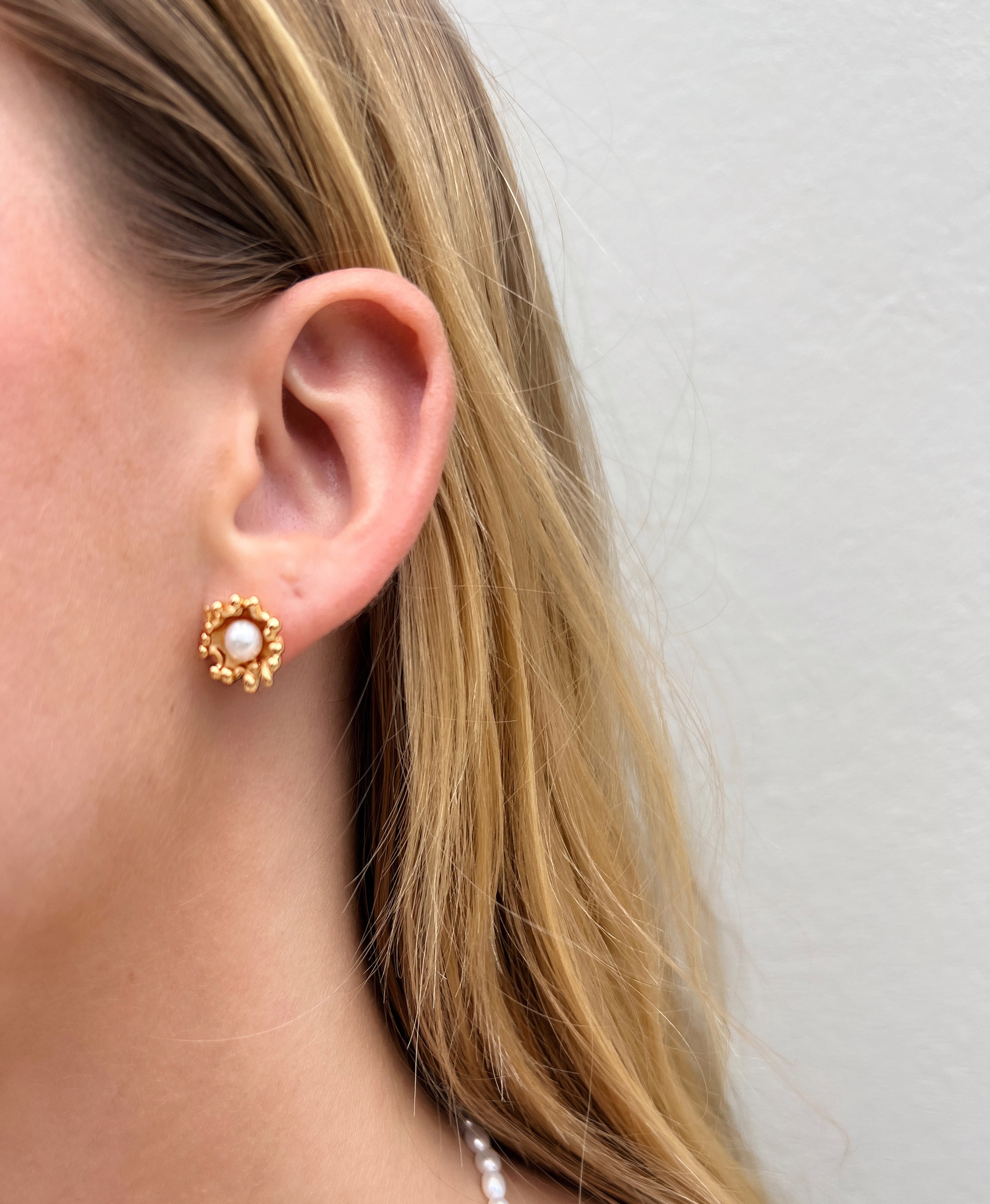18k gold freshwater pearl earring