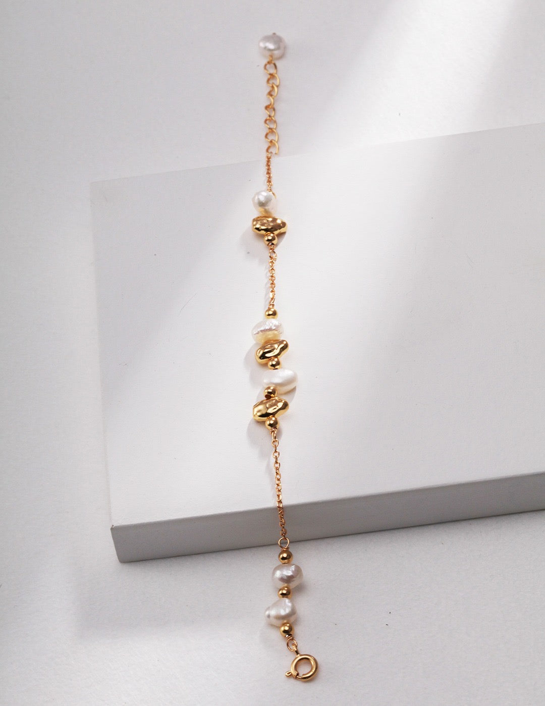 freshwater pearl and 18k gold bracelet
